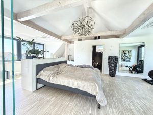 Immobilienangebot - Heddesheim - Alle - Modernes sowie exklusives Einfamilienhaus mit viel Platz zur Entfaltung inkl. Gartenpool und Sauna.