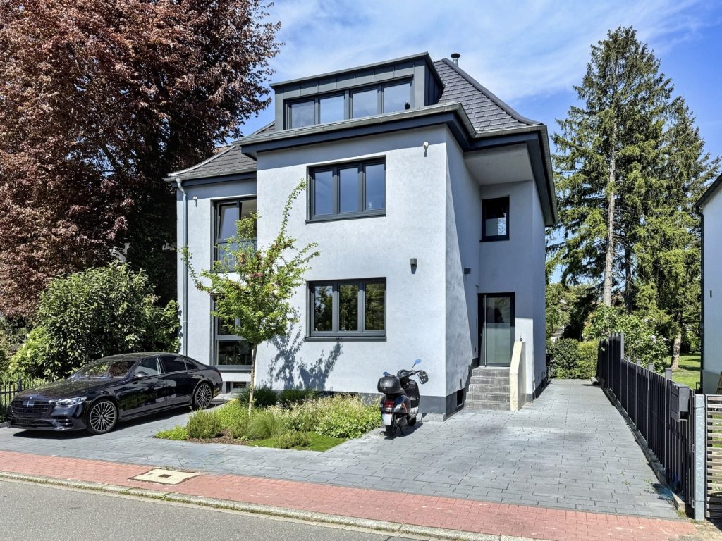 Immobilienangebot - Heddesheim - Alle - Modernes sowie exklusives Einfamilienhaus mit viel Platz zur Entfaltung inkl. Gartenpool und Sauna.