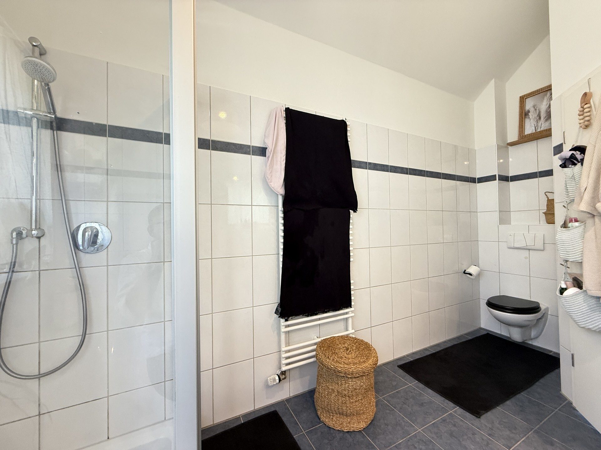 Immobilienangebot - Hirschberg an der Bergstraße / Leutershausen - Alle - Kleine Doppelhaushälfte mit 3 Zimmern, eigenem Garten und zwei Garagenplätzen.
