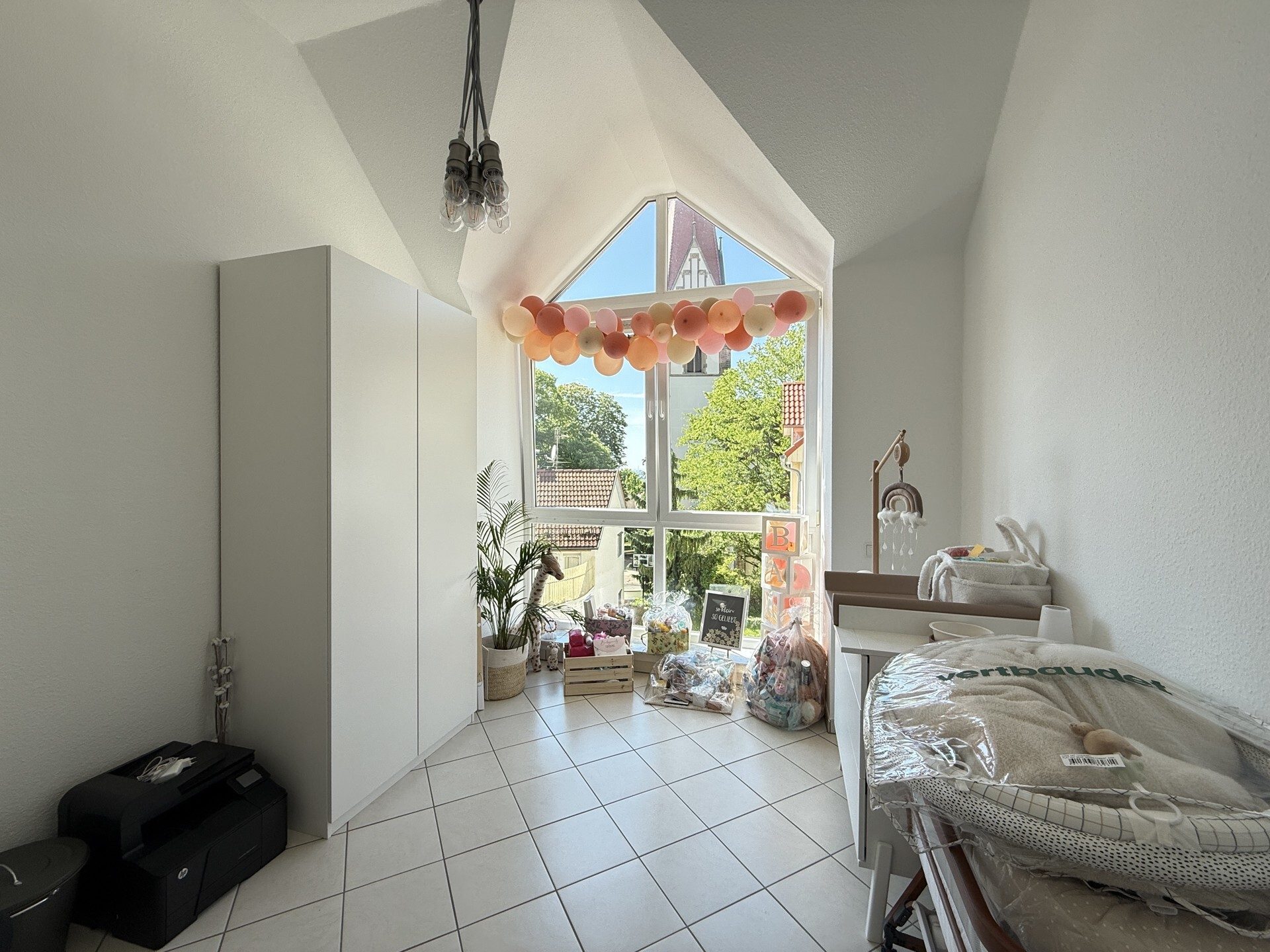 Immobilienangebot - Hirschberg an der Bergstraße / Leutershausen - Alle - Wohnen wie im eigenen Haus! 
Helle 3-Zimmerwohnung mit Garten und zwei Garagenplätzen.