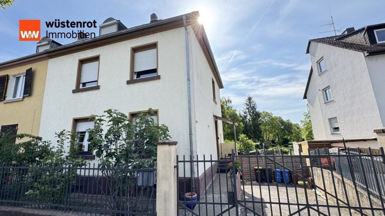 Immobilienangebot - Walluf - Alle - Doppelhaushälfte mit Garten und Hof in zentraler Lage von Walluf