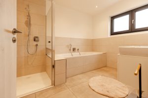 Immobilienangebot - Wehringen - Alle - Neuwertiges, exklusiv gebautes Anlageobjekt mit lukrativer Rendite