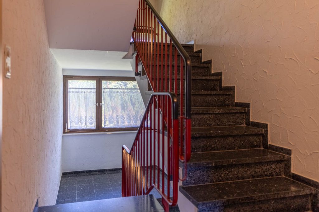 Immobilienangebot - Sulzberg - Alle - Charmante 4-Zimmer-Wohnung mit 93 m², zwei Balkonen und Garage in ruhiger Lage