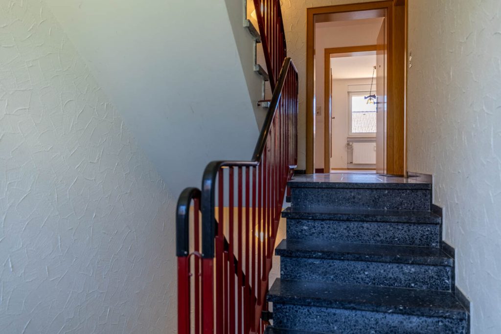 Immobilienangebot - Sulzberg - Alle - Charmante 4-Zimmer-Wohnung mit 93 m², zwei Balkonen und Garage in ruhiger Lage
