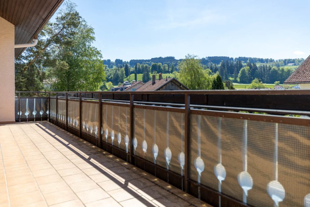 Immobilienangebot - Sulzberg - Alle - Charmante 4-Zimmer-Wohnung mit 93 m², zwei Balkonen und Garage in ruhiger Lage