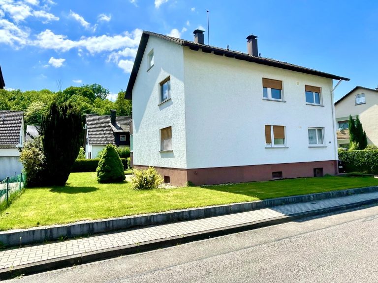 Immobilienangebot - Ottersweier - Alle - SELTENE GELEGENHEIT IN OTTERSWEIER: Großzügiges Zweifamilienhaus mit Garten, große Doppelgarage
