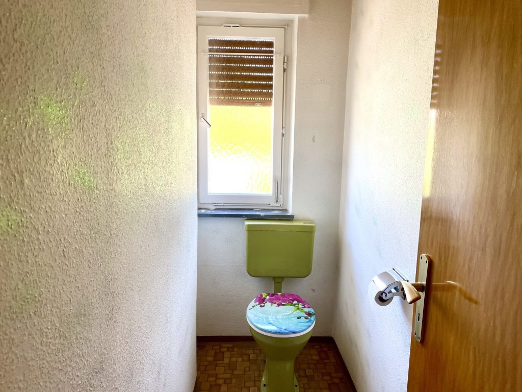 Immobilienangebot - Ottersweier - Alle - SELTENE GELEGENHEIT IN OTTERSWEIER: Großzügiges Zweifamilienhaus mit Garten, große Doppelgarage