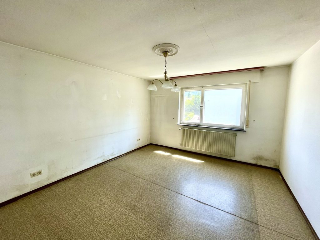 Immobilienangebot - Ottersweier - Alle - SELTENE GELEGENHEIT IN OTTERSWEIER: Großzügiges Zweifamilienhaus mit Garten, große Doppelgarage