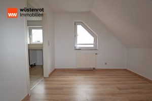Immobilienangebot - Heidenau - Alle - Großzügige Maisonette-Wohnung mit Dachterrasse in ruhiger Lage von Heidenau