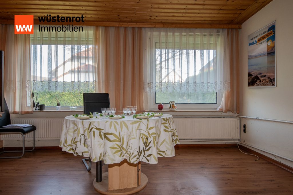 Immobilienangebot - Zwenkau - Alle - Wohnhaus mit Einliegerwohnung, großem Grundstück nahe Zwenkauer See