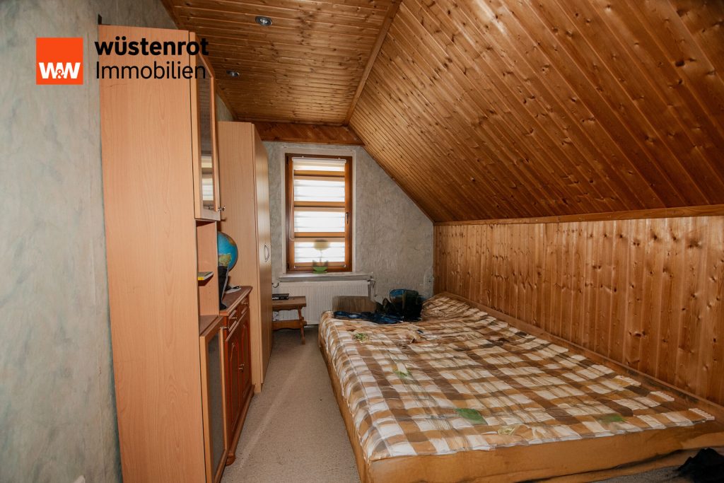 Immobilienangebot - Zwenkau - Alle - Wohnhaus mit Einliegerwohnung, großem Grundstück nahe Zwenkauer See
