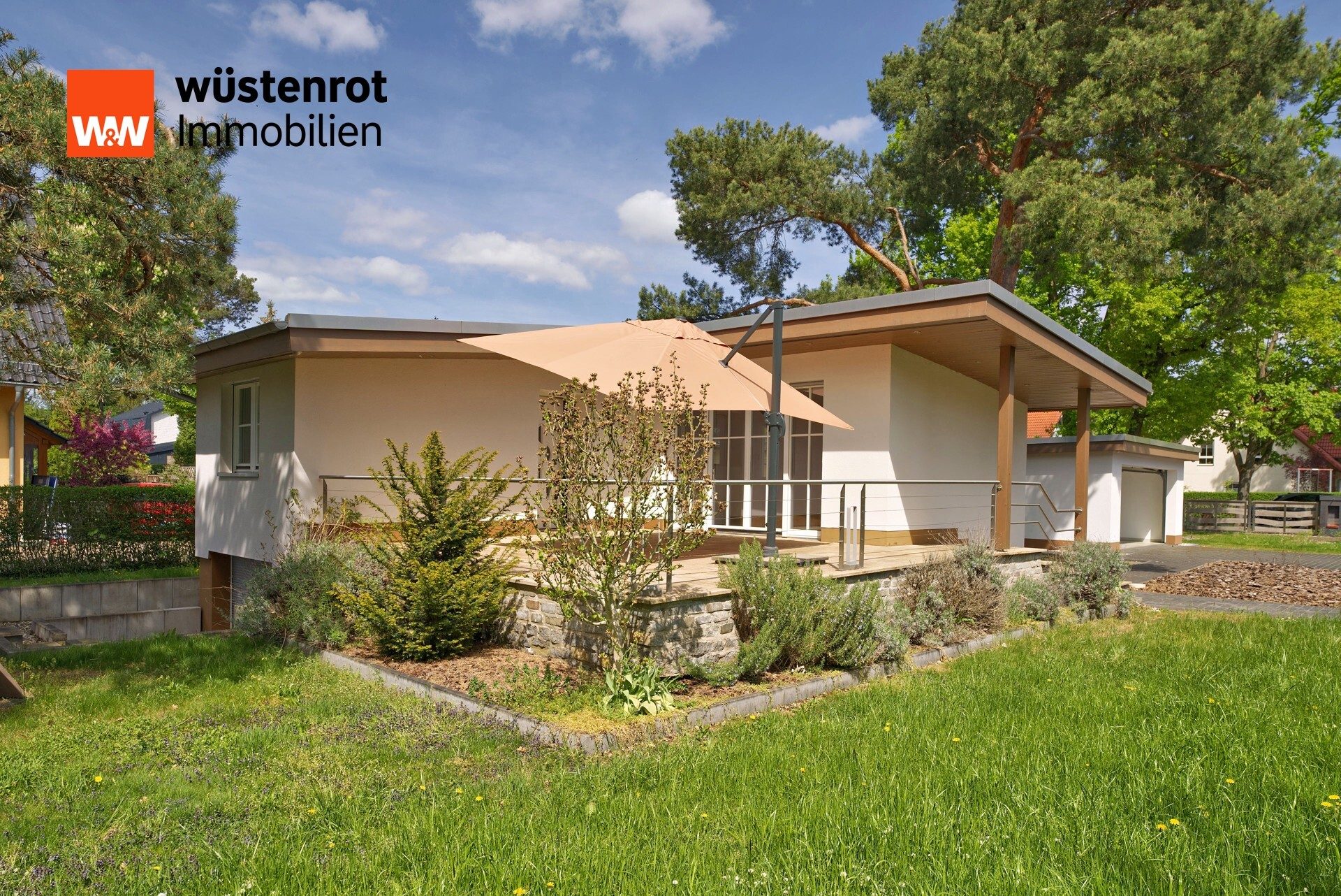 Immobilienangebot - Berlin / Mahlsdorf - Alle - Exklusives Wohnen mit Raumreserven Einfamilienhaus im Bungalowstil mit einem Souterrain und Garage