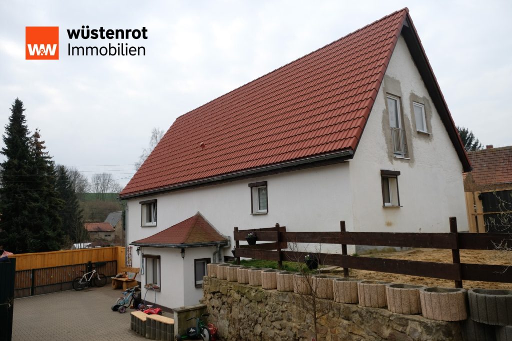 Immobilienangebot - Ostrau - Alle - Großzügiges Einfamilienhaus mit Nebengebäuden und Photovoltaikanlage in Obersteina