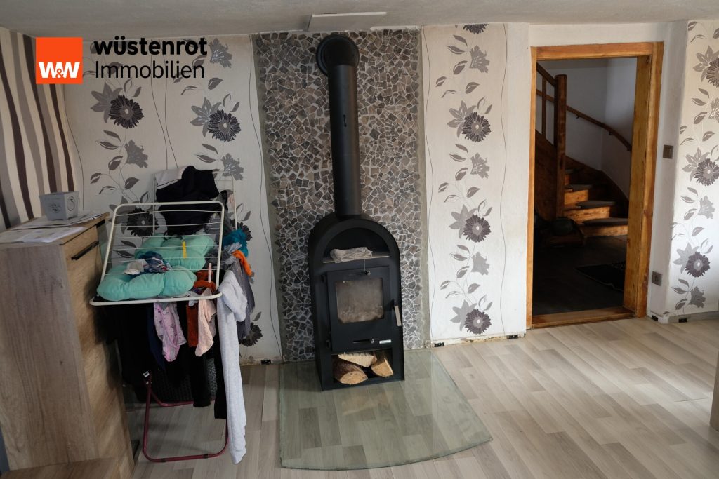 Immobilienangebot - Ostrau - Alle - Großzügiges Einfamilienhaus mit Nebengebäuden und Photovoltaikanlage in Obersteina
