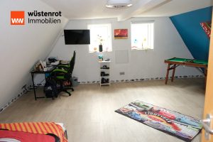 Immobilienangebot - Ostrau - Alle - Großzügiges Einfamilienhaus mit Nebengebäuden und Photovoltaikanlage in Obersteina