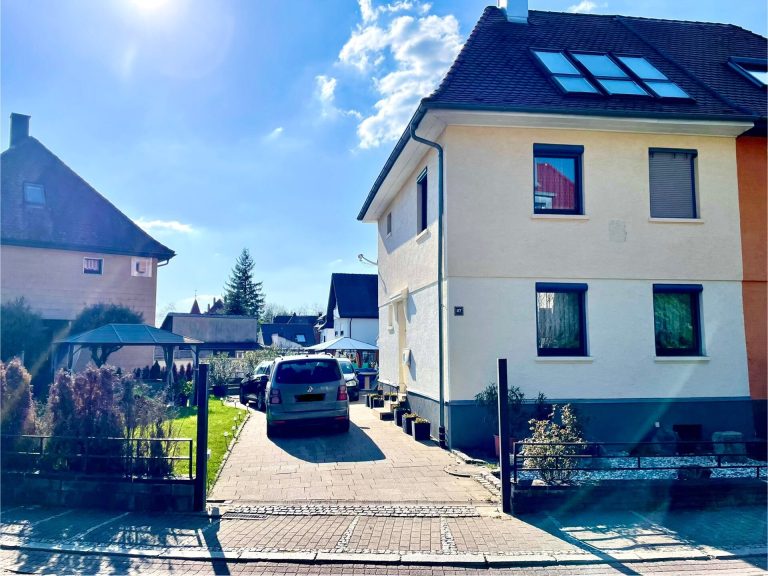Immobilienangebot - Bühl - Alle - TOLLE GELEGENHEIT IN BÜHL: Charmante Doppelhaushälfte mit Garten in bevorzugter Wohnlage*