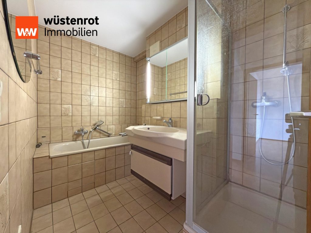 Immobilienangebot - Schönaich - Alle - Charmante 3,5-Zi.-Whg. mit großem Balkon, TG- und Außenstellplatz – sofort bezugsfrei!
