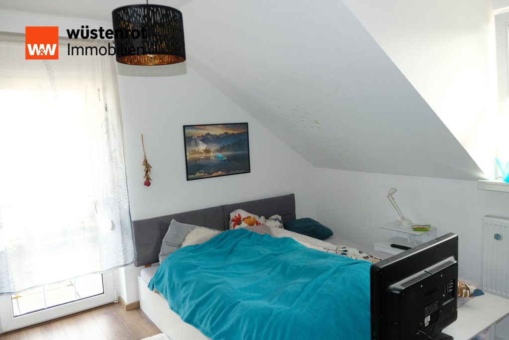 Immobilienangebot - Naunhof / Ammelshain - Alle - Top gepflegte DHH mit 7 Zimmern, Garage, Terrasse, Balkon & Garten – laufend modernisiert seit 2014
