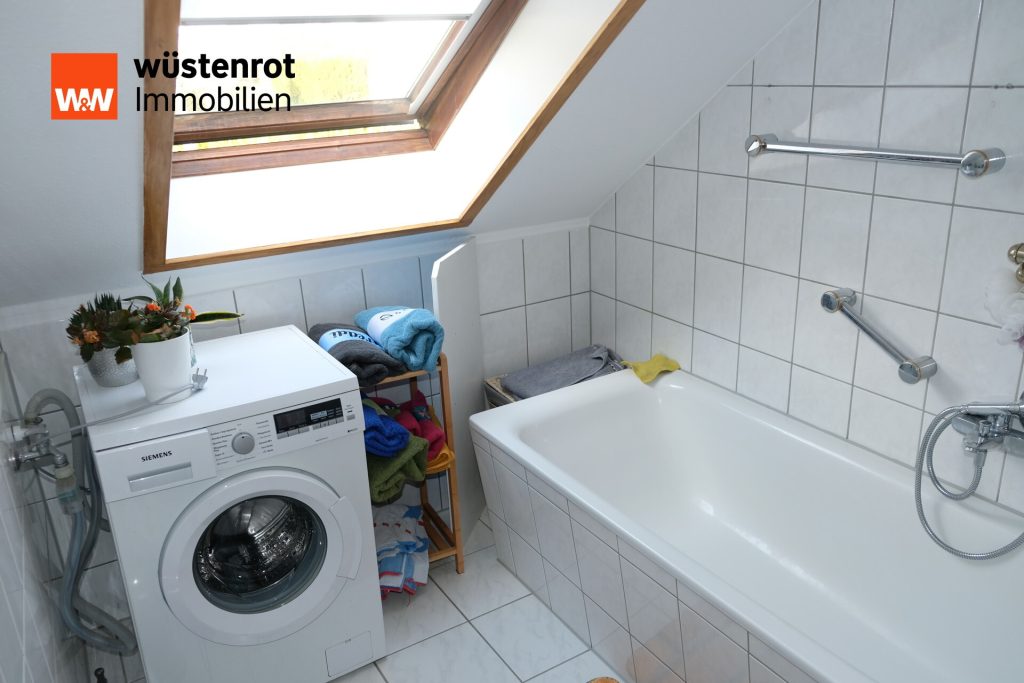 Immobilienangebot - Naunhof / Ammelshain - Alle - Top gepflegte DHH mit 7 Zimmern, Garage, Terrasse, Balkon & Garten – laufend modernisiert seit 2014