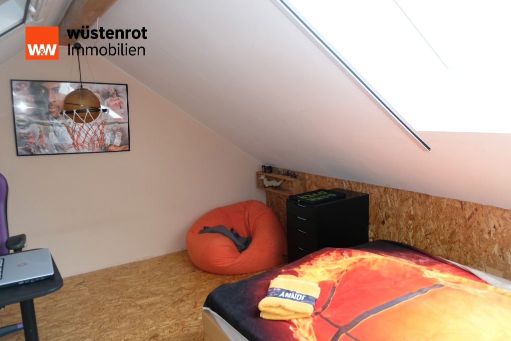 Immobilienangebot - Naunhof / Ammelshain - Alle - Top gepflegte DHH mit 7 Zimmern, Garage, Terrasse, Balkon & Garten – laufend modernisiert seit 2014