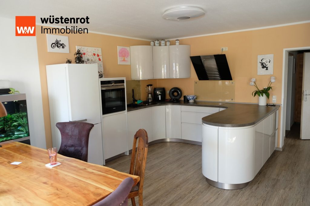Immobilienangebot - Naunhof / Ammelshain - Alle - Top gepflegte DHH mit 7 Zimmern, Garage, Terrasse, Balkon & Garten – laufend modernisiert seit 2014