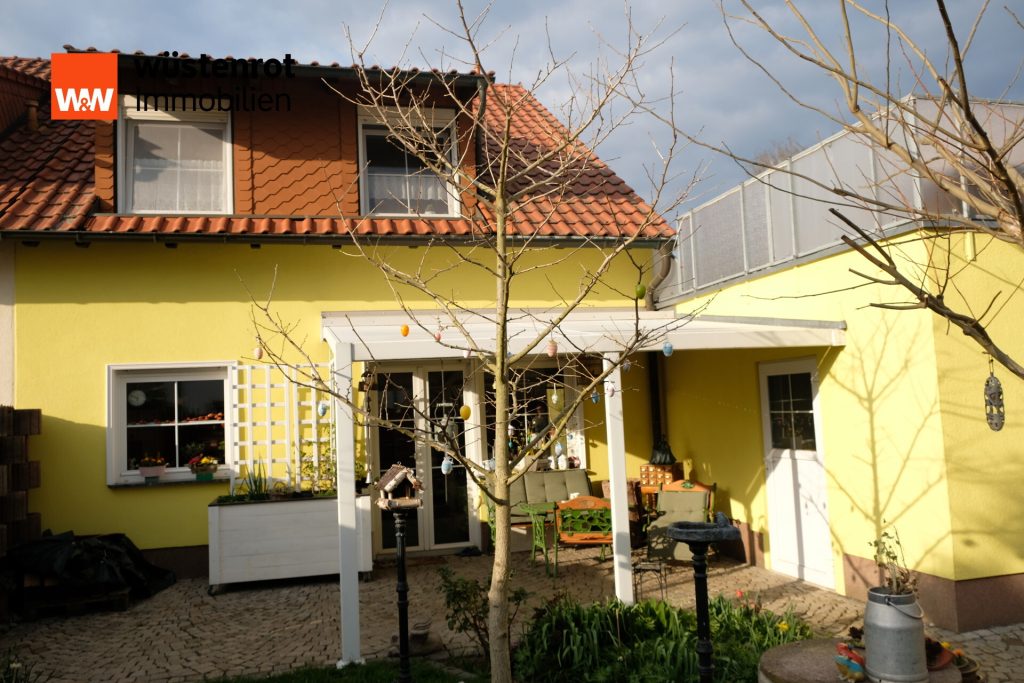 Immobilienangebot - Naunhof / Ammelshain - Alle - Top gepflegte DHH mit 7 Zimmern, Garage, Terrasse, Balkon & Garten – laufend modernisiert seit 2014
