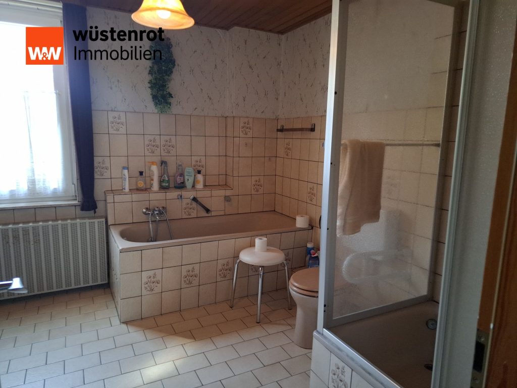 Immobilienangebot - Hameln / Haverbeck - Alle - Großzügiges Einfamilienhaus mit riesigem Garten, Ausbaupotenzial & möglicher Grundstücksteilung