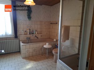 Immobilienangebot - Hameln / Haverbeck - Alle - Großzügiges Einfamilienhaus mit riesigem Garten, Ausbaupotenzial & möglicher Grundstücksteilung