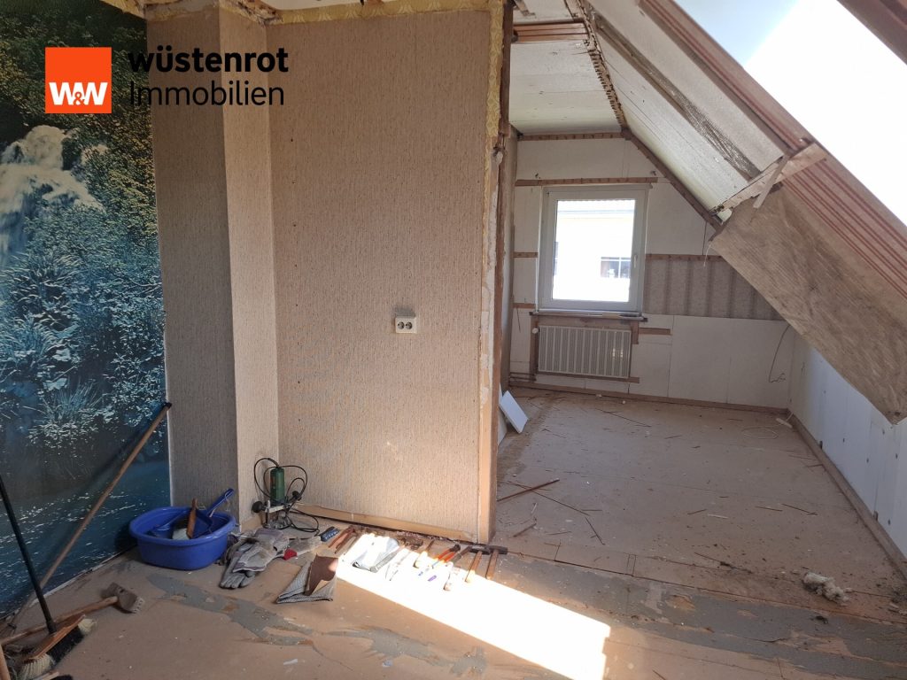 Immobilienangebot - Hameln / Haverbeck - Alle - Großzügiges Einfamilienhaus mit riesigem Garten, Ausbaupotenzial & möglicher Grundstücksteilung