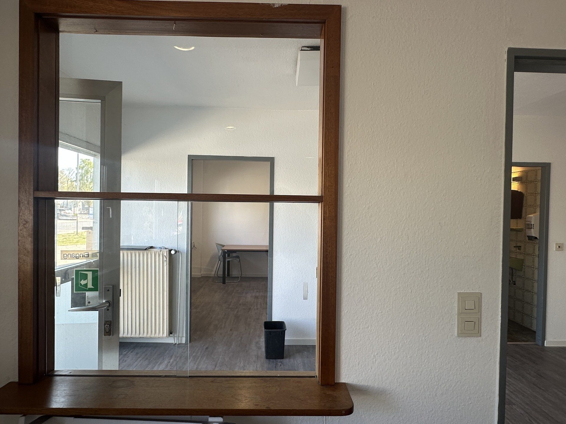 Immobilienangebot - Willich - Alle - Helle Gewerbefläche im Erdgeschoss mit zwei Einzelbüros und großem Luftraum in Willich – Optimale Autobahnanbindung für Ihr Business