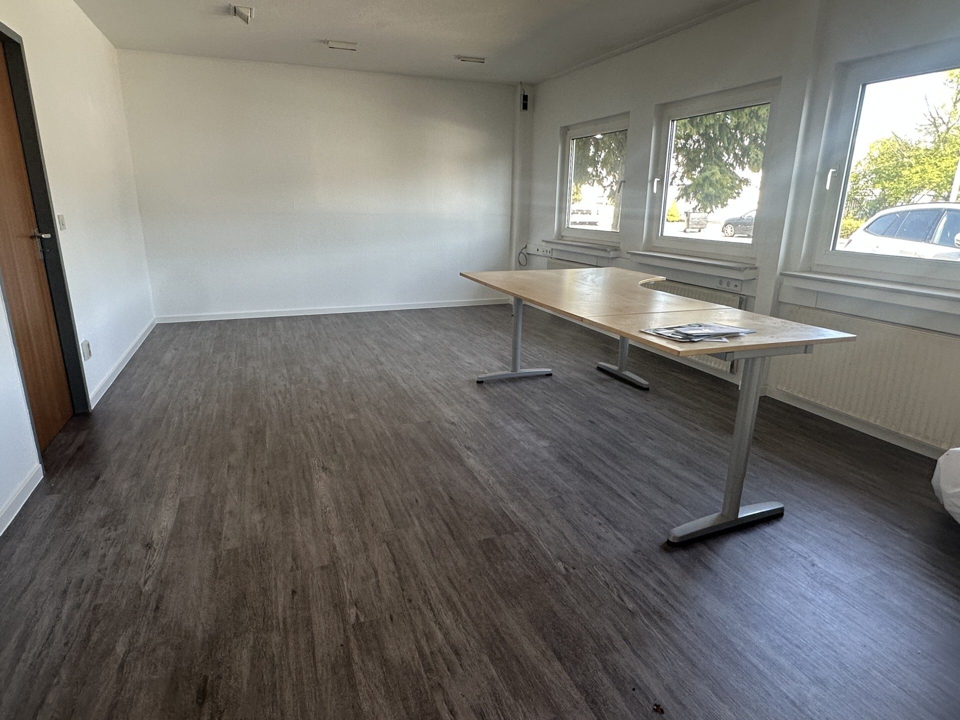 Immobilienangebot - Willich - Alle - Helle Gewerbefläche im Erdgeschoss mit zwei Einzelbüros und großem Luftraum in Willich – Optimale Autobahnanbindung für Ihr Business