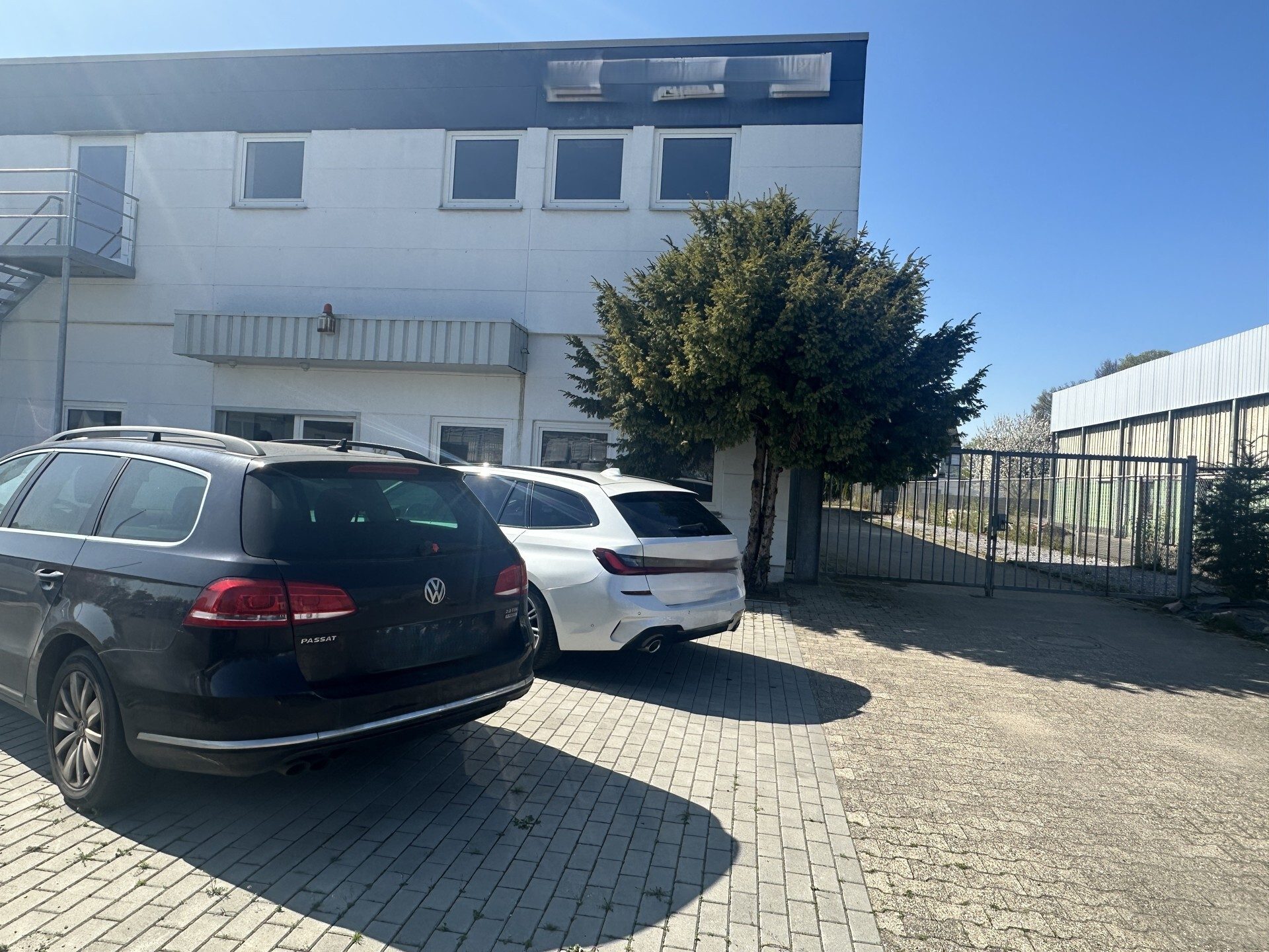 Immobilienangebot - Willich - Alle - Helle Gewerbefläche im Erdgeschoss mit zwei Einzelbüros und großem Luftraum in Willich – Optimale Autobahnanbindung für Ihr Business