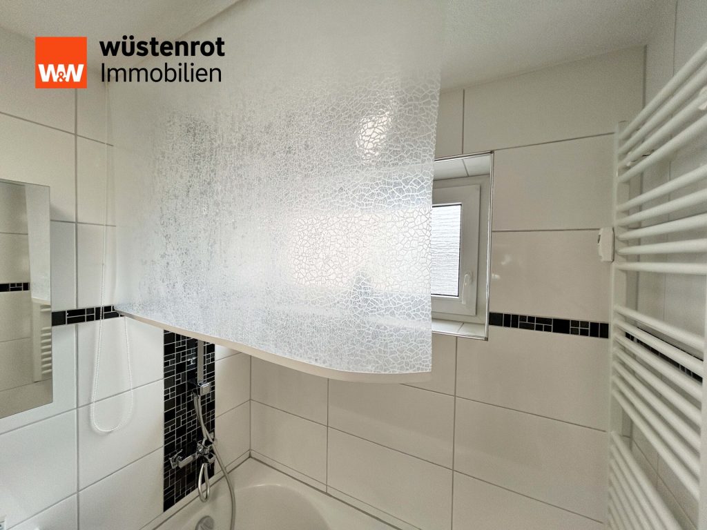 Immobilienangebot - Rietheim-Weilheim / Rietheim - Alle - Sorry...leider reserviert. Moderne 3 Zimmer
auf 76 m². TOP-Küche mit BOSCH-Geräten.
Plus Garage.