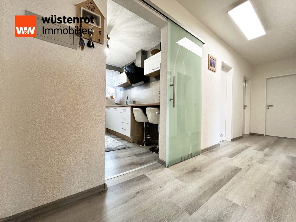 Immobilienangebot - Rietheim-Weilheim / Rietheim - Alle - Sorry...leider reserviert. Moderne 3 Zimmer
auf 76 m². TOP-Küche mit BOSCH-Geräten.
Plus Garage.