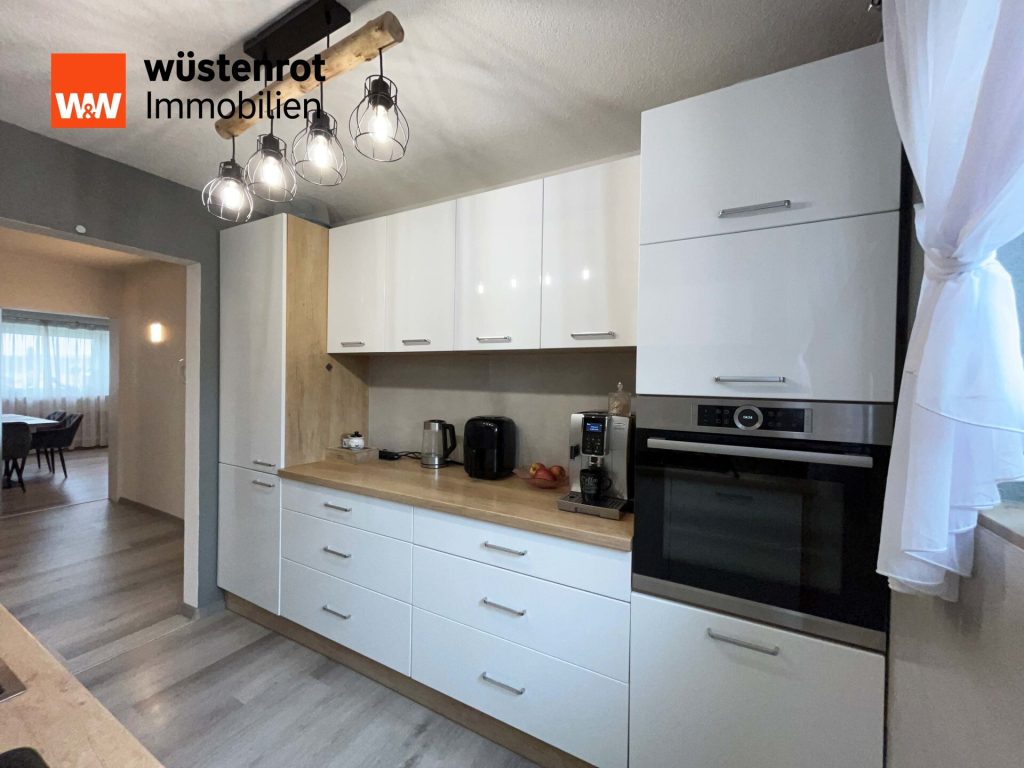 Immobilienangebot - Rietheim-Weilheim / Rietheim - Alle - Sorry...leider reserviert. Moderne 3 Zimmer
auf 76 m². TOP-Küche mit BOSCH-Geräten.
Plus Garage.