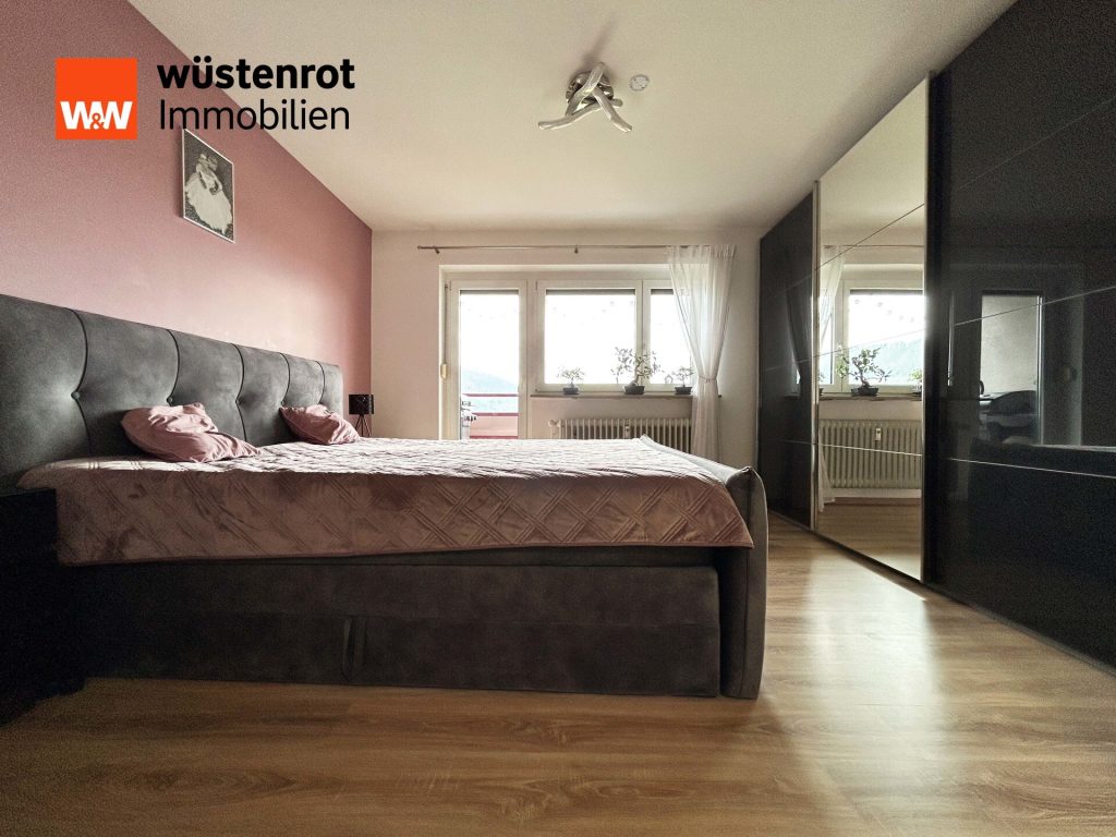 Immobilienangebot - Rietheim-Weilheim / Rietheim - Alle - Sorry...leider reserviert. Moderne 3 Zimmer
auf 76 m². TOP-Küche mit BOSCH-Geräten.
Plus Garage.