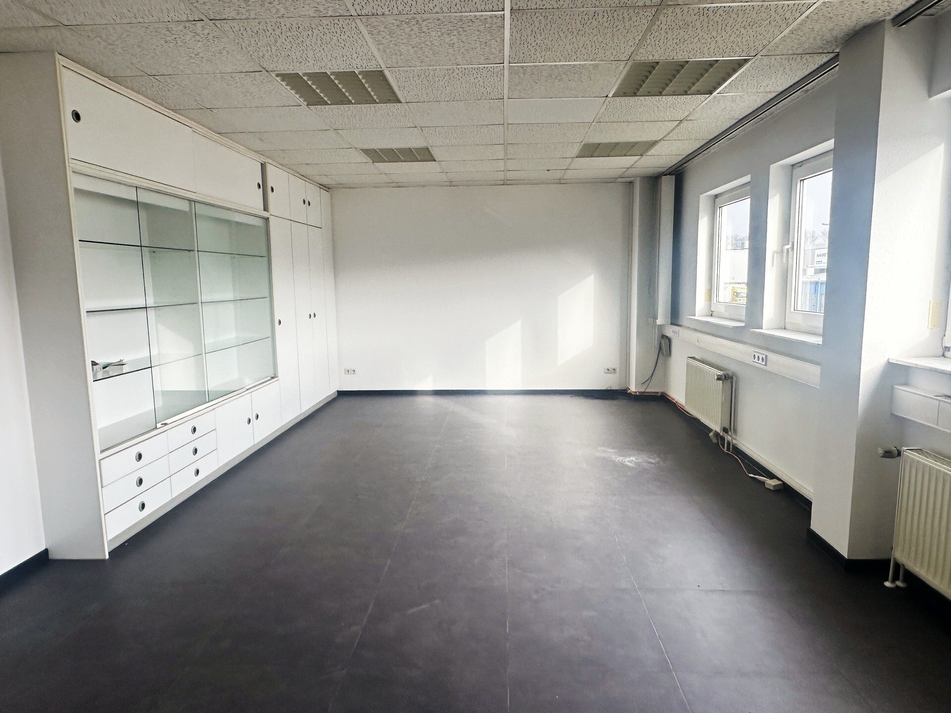 Immobilienangebot - Willich - Alle - Moderne Büroräume im OG in Willich zu vermieten