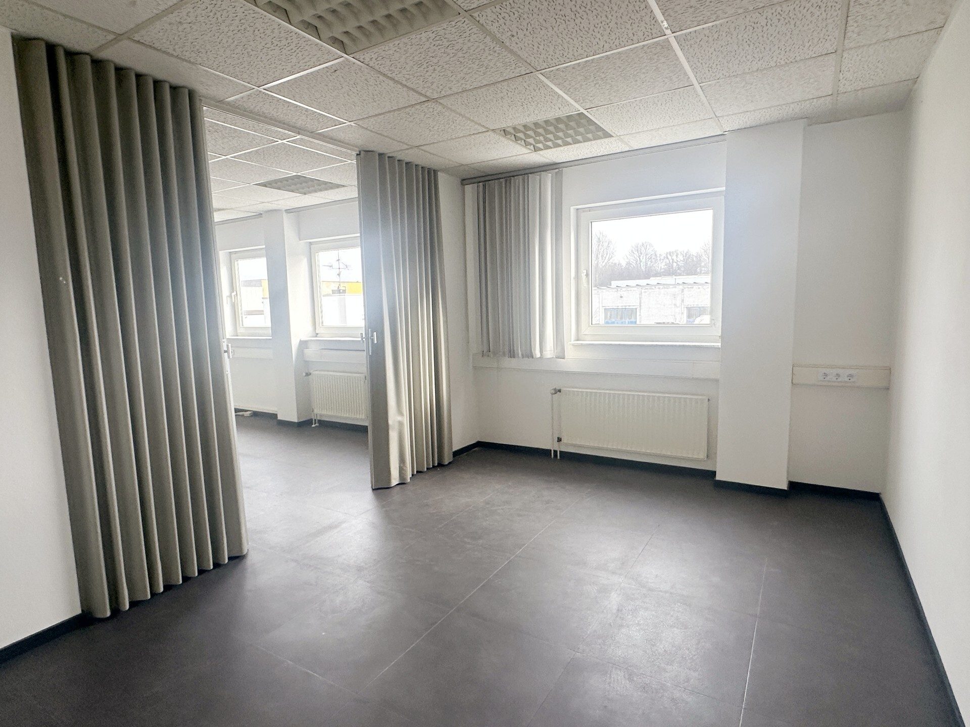 Immobilienangebot - Willich - Alle - Moderne Büroräume im OG in Willich zu vermieten