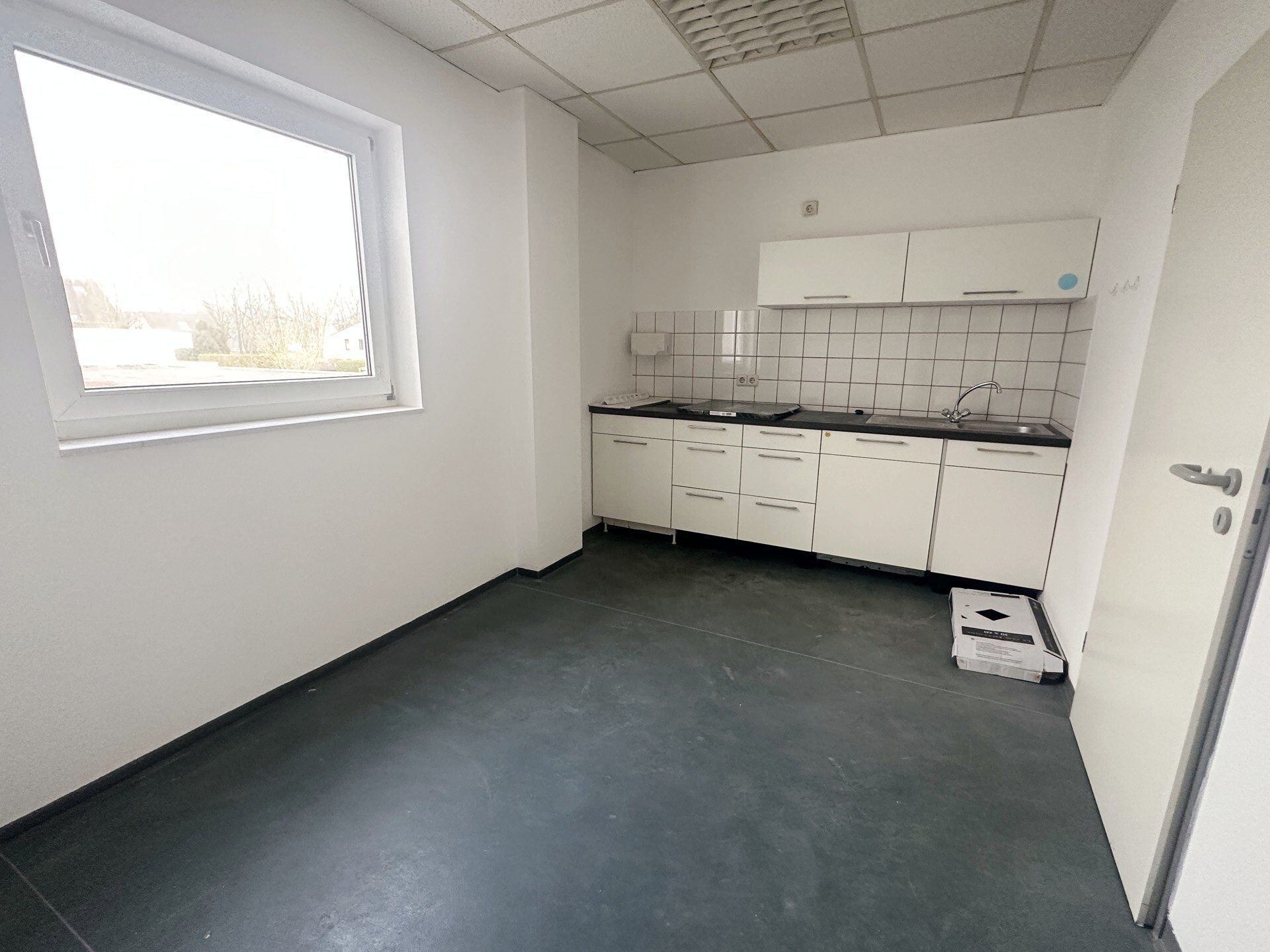 Immobilienangebot - Willich - Alle - Moderne Büroräume im OG in Willich zu vermieten