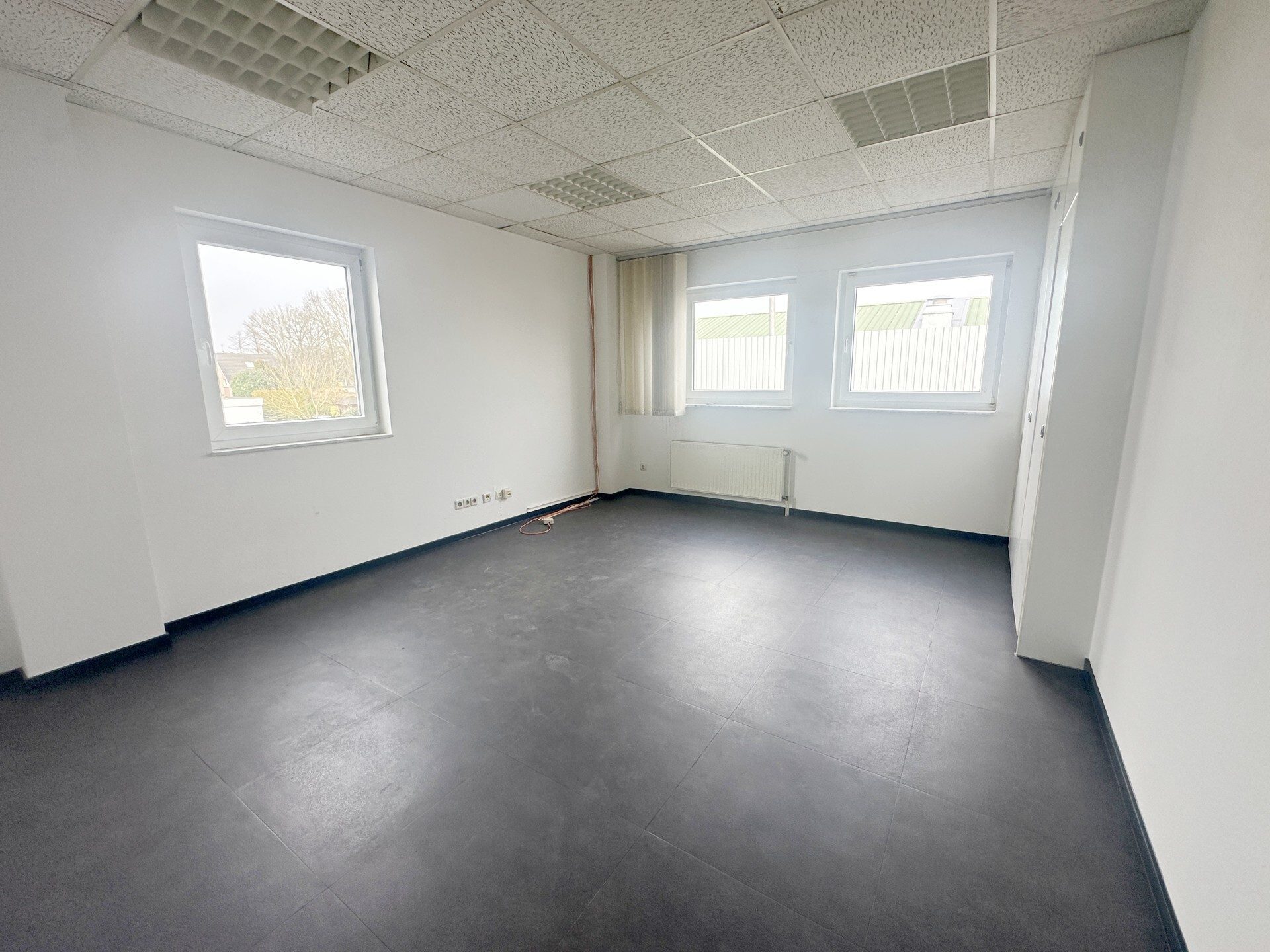 Immobilienangebot - Willich - Alle - Moderne Büroräume im OG in Willich zu vermieten