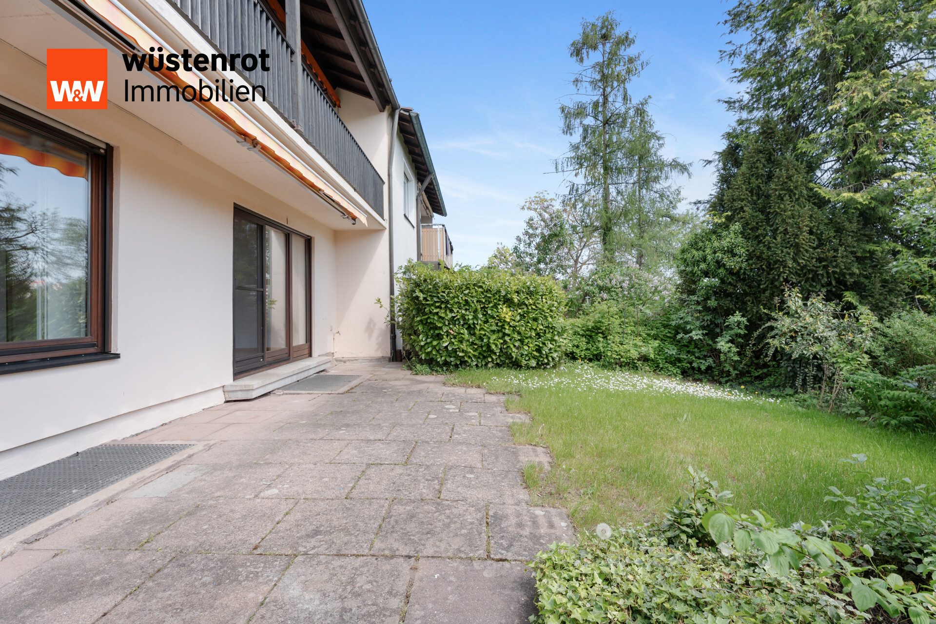 Immobilienangebot - Stuttgart / Botnang - Alle - Schöne DHH in S-Botnang mit großem Garten, zwei Terrassen, Balkon und Garage