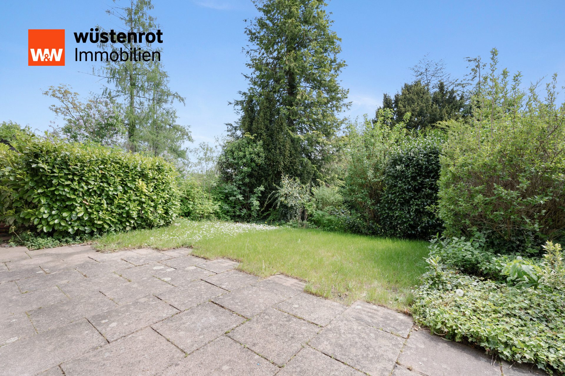 Immobilienangebot - Stuttgart / Botnang - Alle - Schöne DHH in S-Botnang mit großem Garten, zwei Terrassen, Balkon und Garage