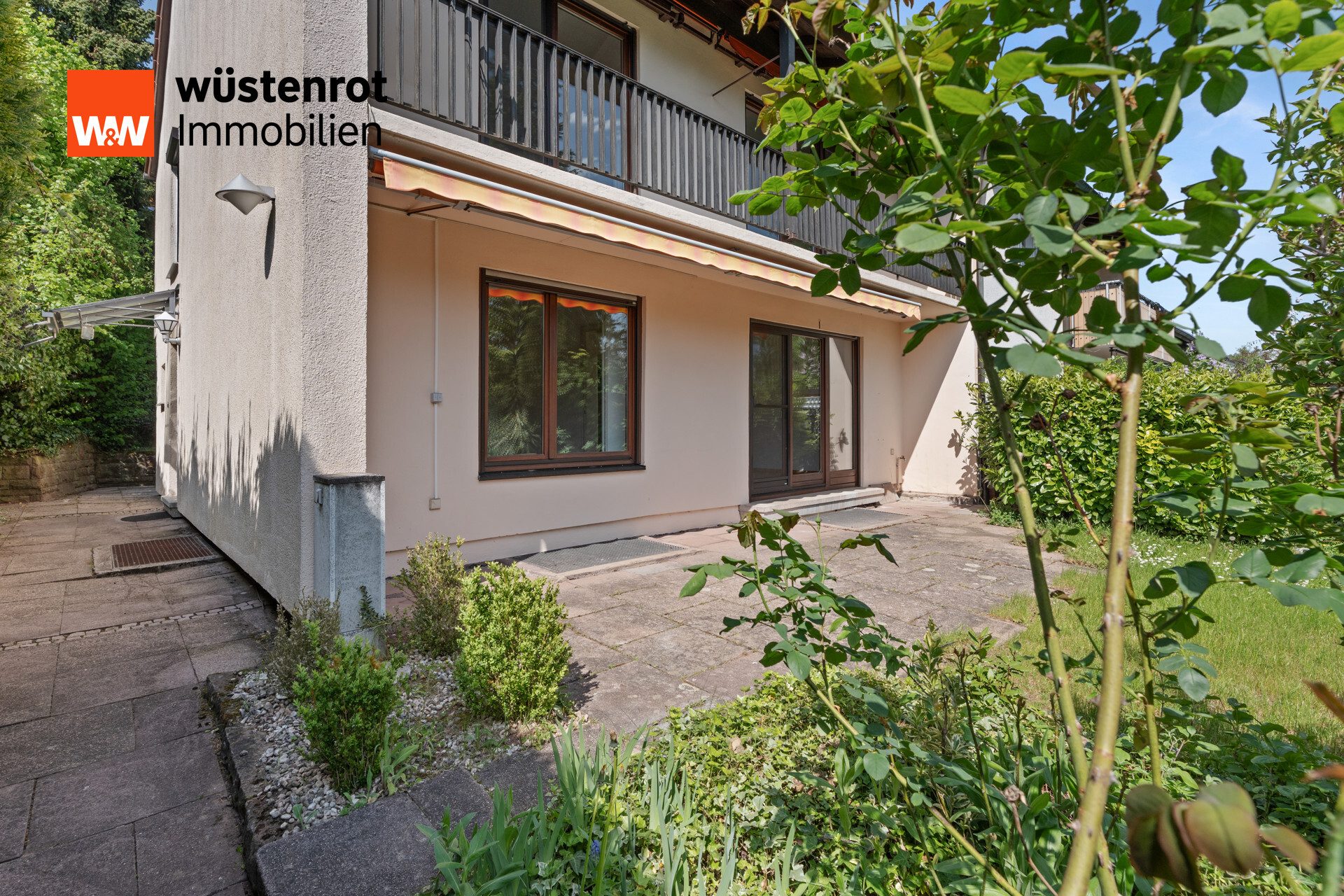 Immobilienangebot - Stuttgart / Botnang - Alle - Schöne DHH in S-Botnang mit großem Garten, zwei Terrassen, Balkon und Garage