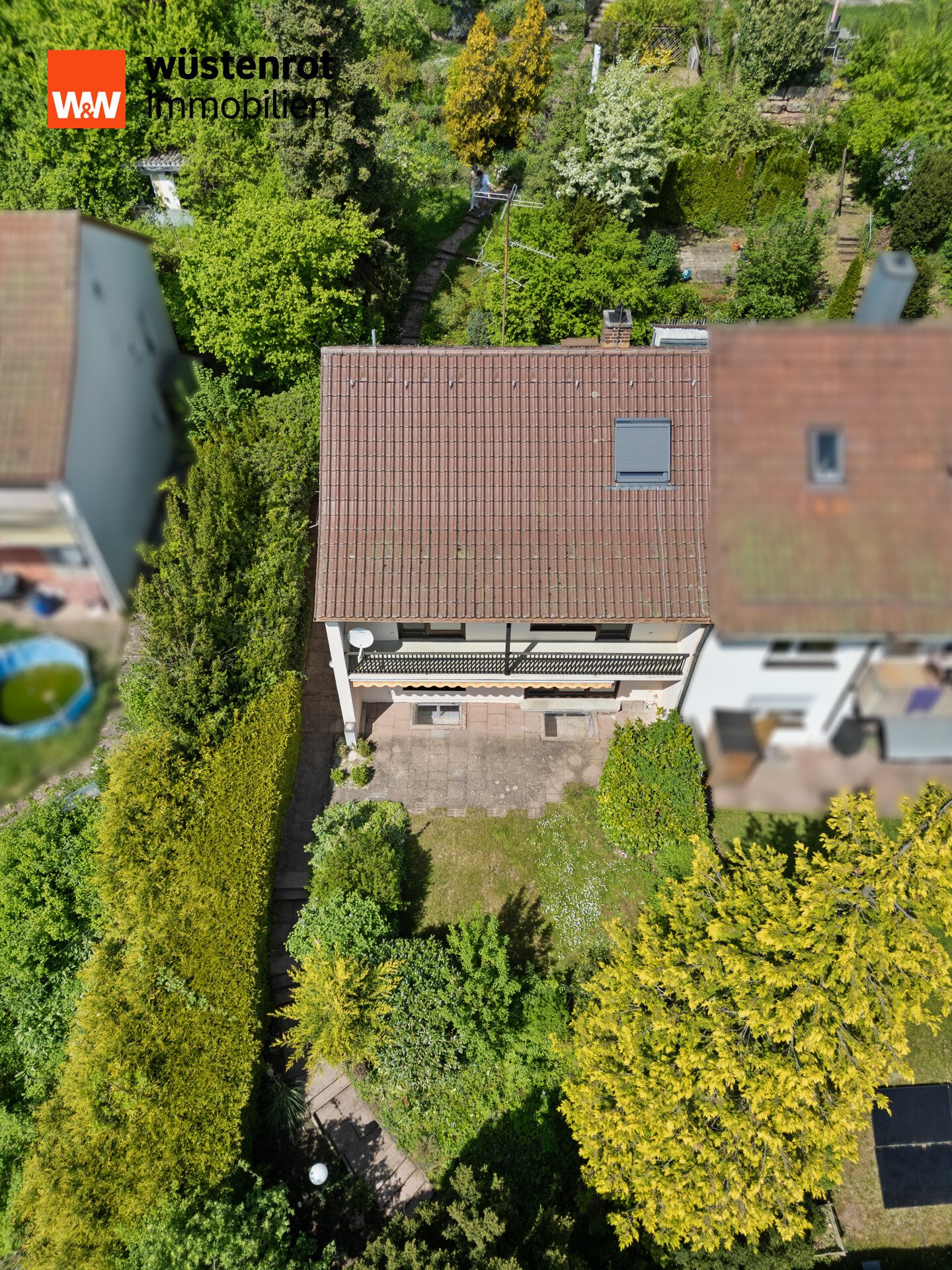 Immobilienangebot - Stuttgart / Botnang - Alle - Schöne DHH in S-Botnang mit großem Garten, zwei Terrassen, Balkon und Garage