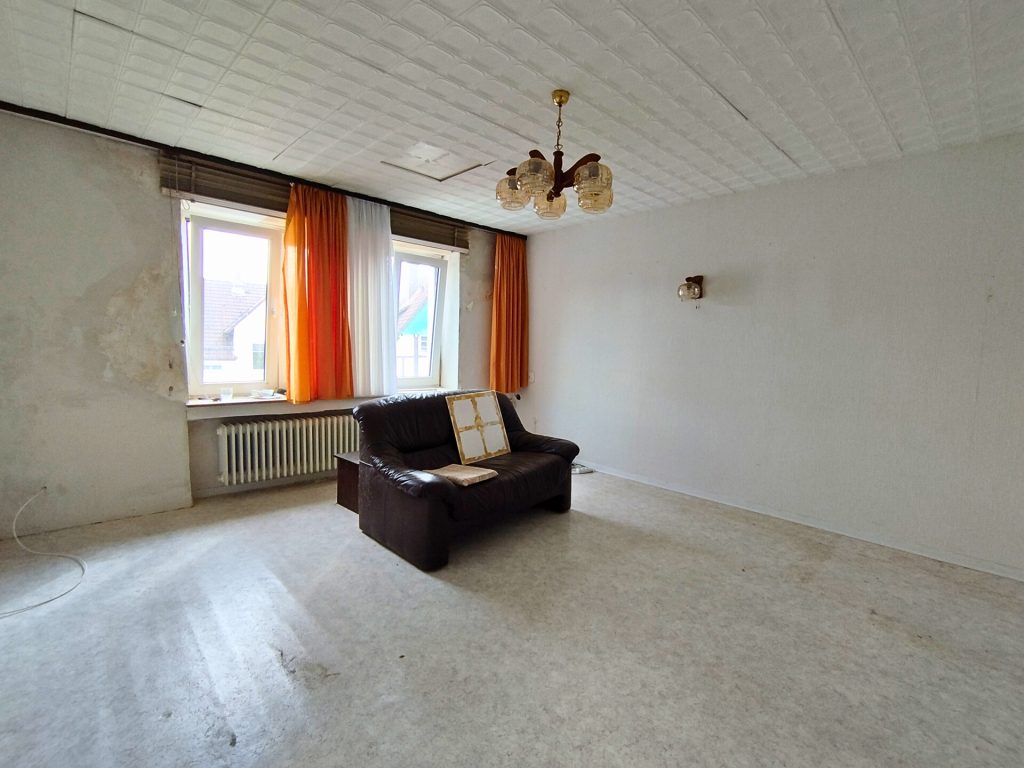 Immobilienangebot - Barntrup - Alle - Handwerker aufgepasst! Sanierungsbedürftiges Ein- bis Zweifamilienhaus mit großem Potenzial