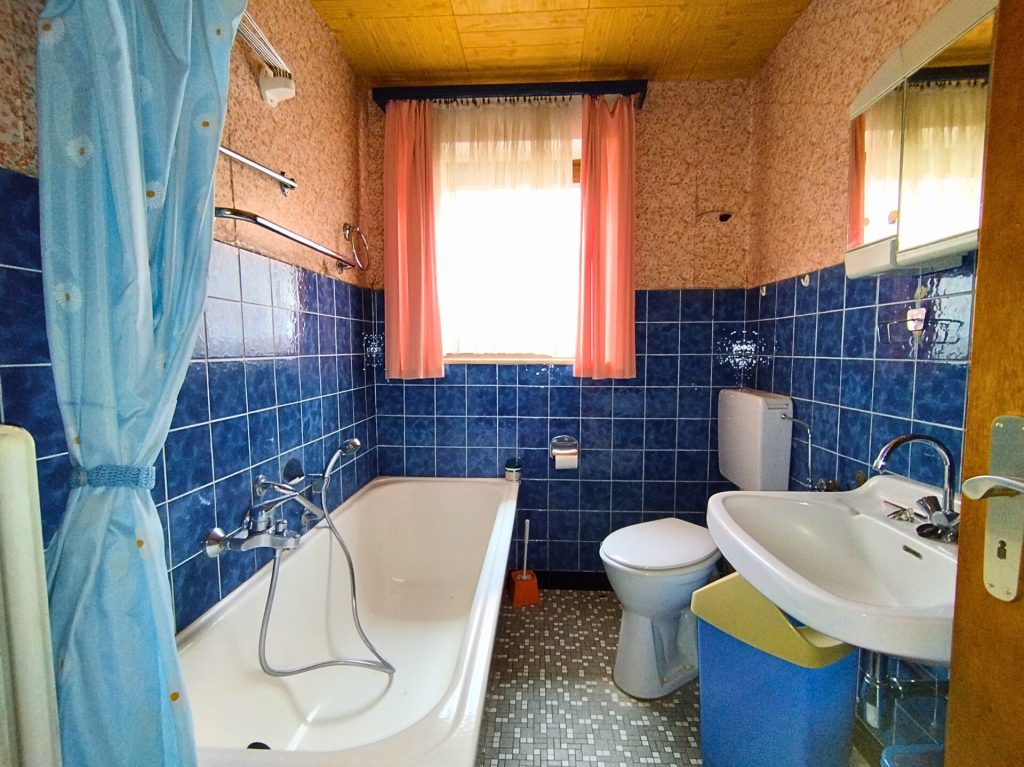 Immobilienangebot - Barntrup - Alle - Handwerker aufgepasst! Sanierungsbedürftiges Ein- bis Zweifamilienhaus mit großem Potenzial