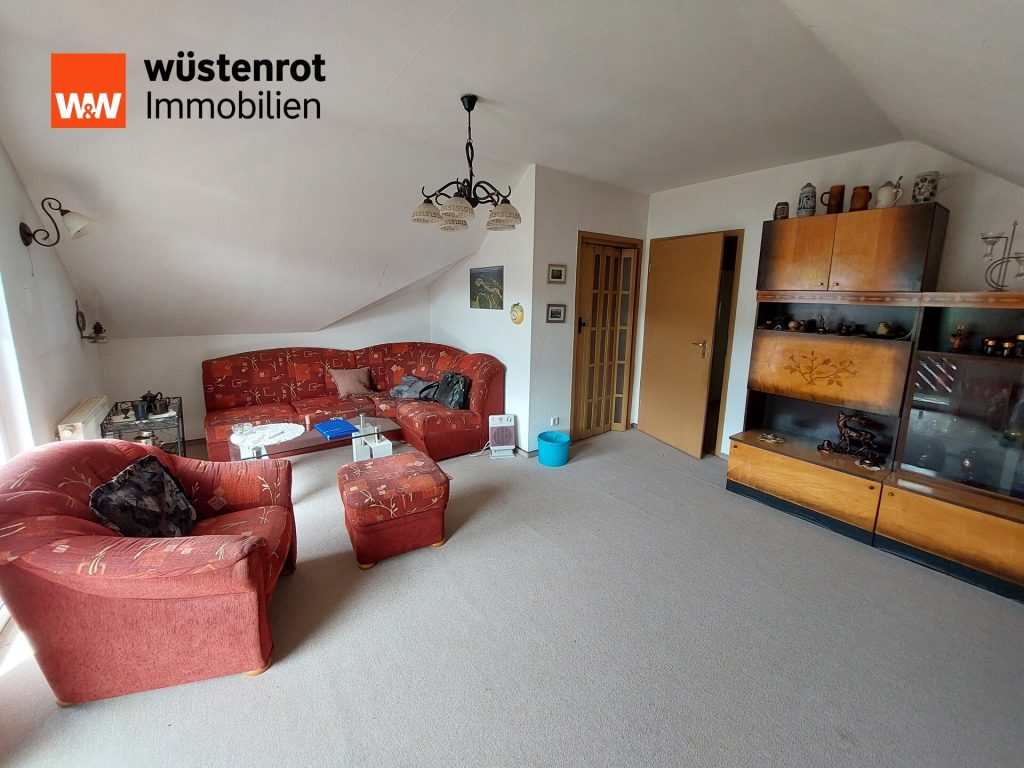 Immobilienangebot - Bad Elster - Alle - Einfamilienhaus mit riesigem Grundstück, kombinierter Heizung und Sanierungsstau