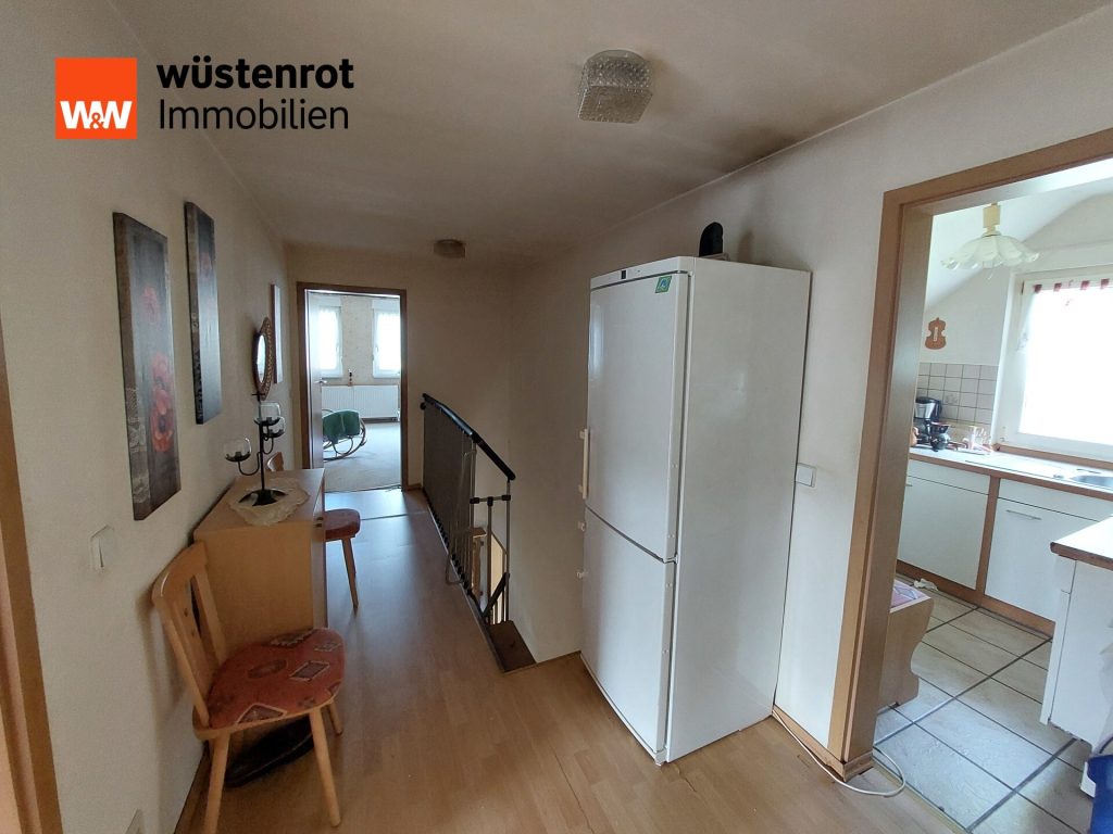 Immobilienangebot - Bad Elster - Alle - Einfamilienhaus mit riesigem Grundstück, kombinierter Heizung und Sanierungsstau