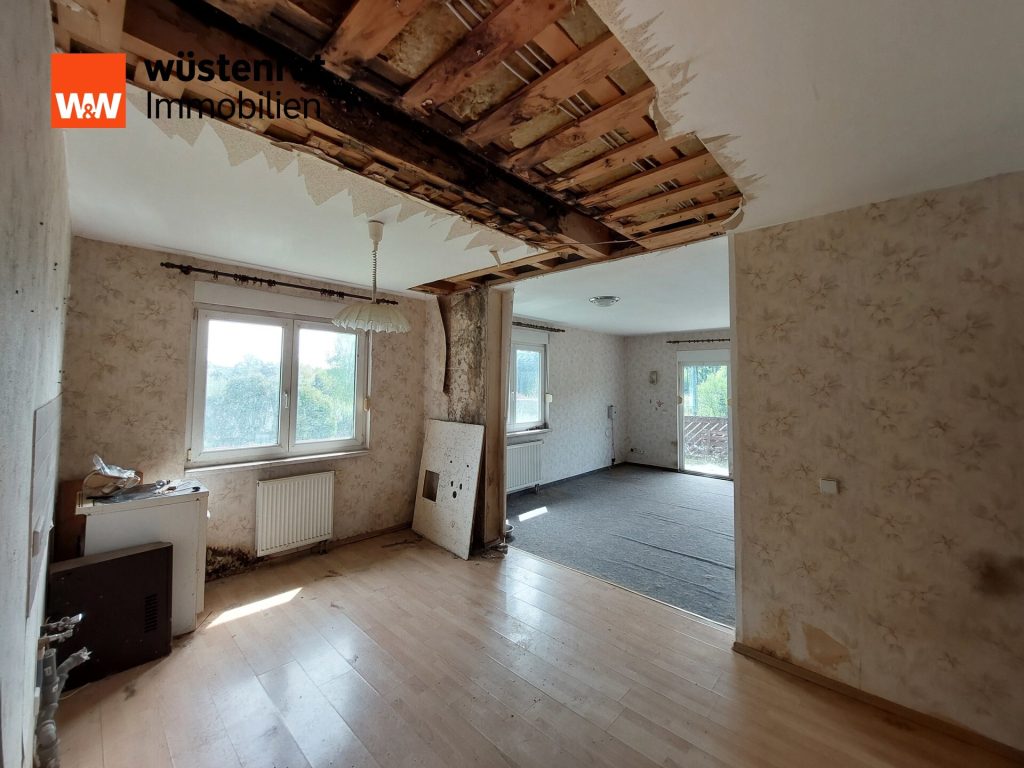 Immobilienangebot - Bad Elster - Alle - Einfamilienhaus mit riesigem Grundstück, kombinierter Heizung und Sanierungsstau