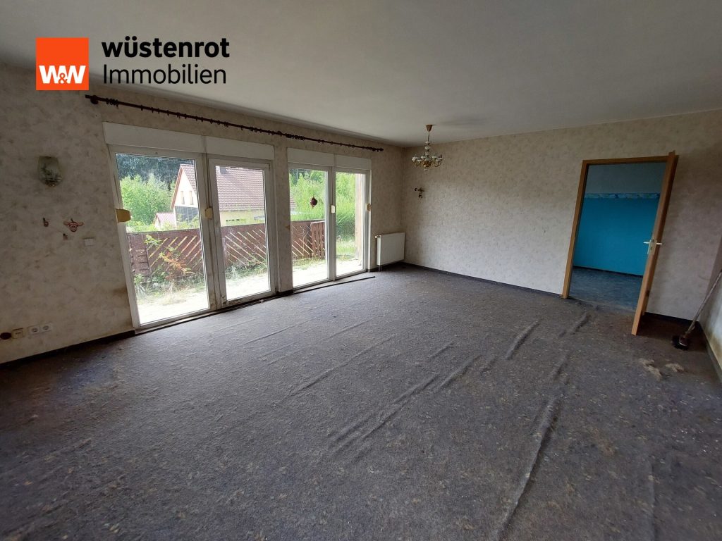 Immobilienangebot - Bad Elster - Alle - Einfamilienhaus mit riesigem Grundstück, kombinierter Heizung und Sanierungsstau